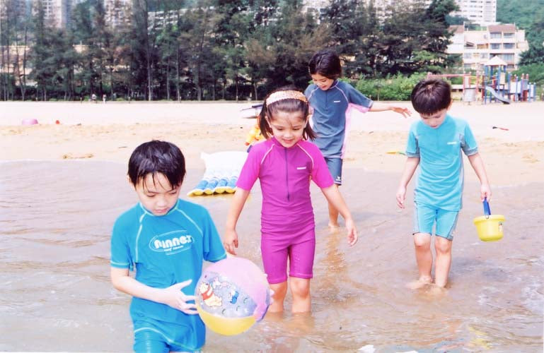 元朗媽媽福音!MINNEX兒童泳衣:高CP值、保暖又靚款,買到停唔到手!☀️🛍️