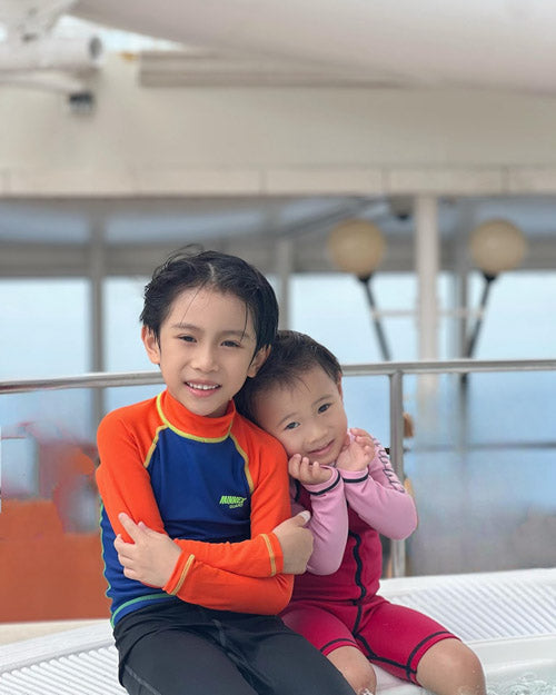 兒童冬天游水保暖全攻略：室內泳池 vs 海邊穿搭術，Minnex 陪你暖笠笠！