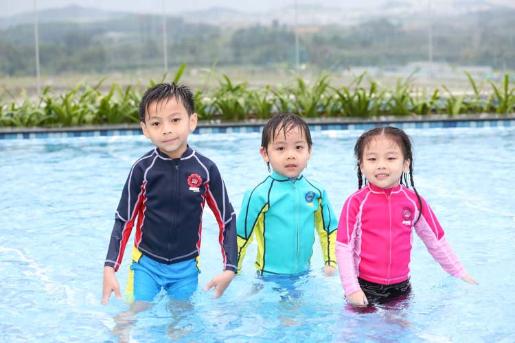 【 Minnex 幼兒泳衣 】防曬保暖全方位呵護，打造完美親子水上樂！☀️🌊