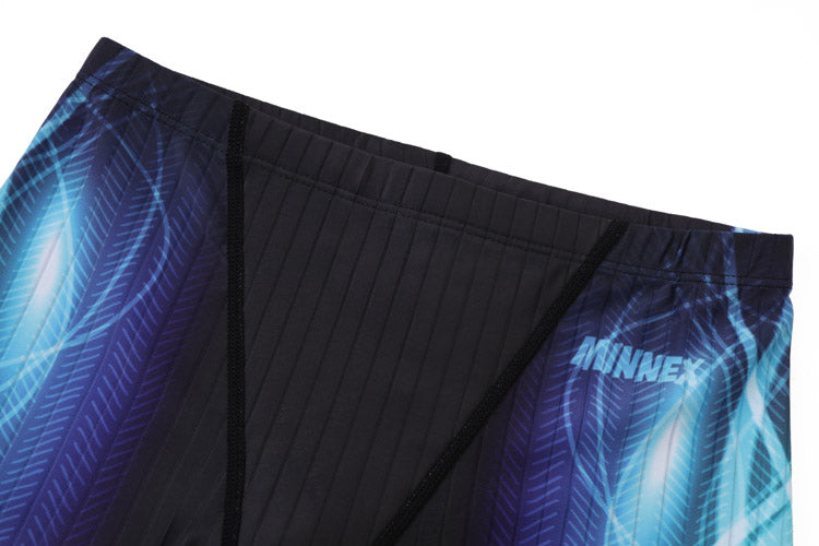 Close-up of the waistband of 黑色男童泳褲 <68331022>, highlighting the sleek black design, ideal as 五分泳褲 for swimming sessions.