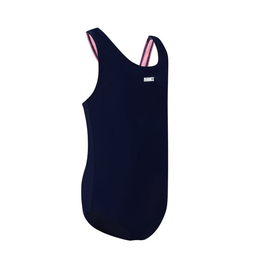 寶藍色女童練習泳衣 <68400464-Y1>，採用彈性布料，寬肩帶設計，胸前有小白色logo，肩帶內側可見粉色裏布，款式端莊。.