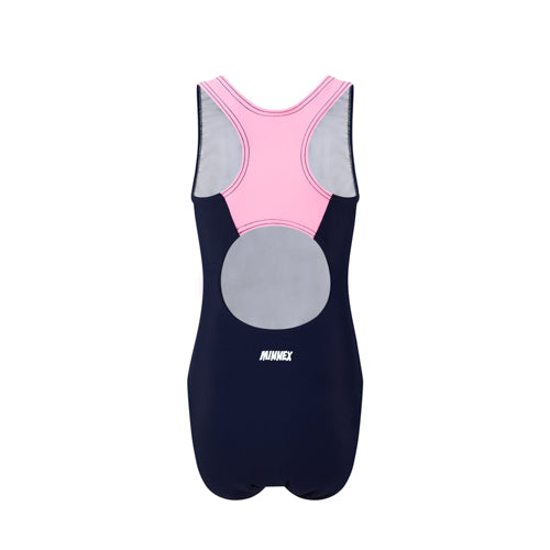 Seen from the back, the 寶藍色女童練習泳衣 <68400464-Y1> features a navy blue body, light pink straps, and a large light gray cutout on the upper back with the MINNEX brand name in white below.