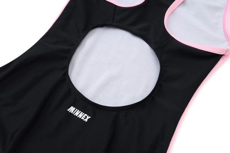A close-up of the 黑色女童練習泳衣 <68400615-B1>, a black one-piece girls' swimsuit with light pink trim, a large circular back cutout, and "MINNEX" in white near the cutout.
