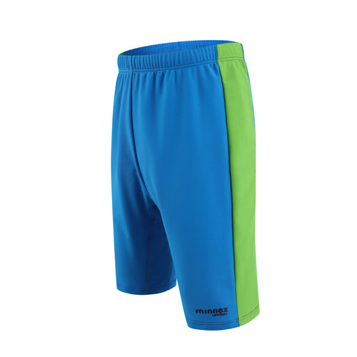 藍色及膝童裝防曬褲 <81255-F7>，天藍色配綠色側邊寬條、彈性腰帶，小巧minos標誌於褲腳—適合當泳褲或兒童防曬泳褲，產品於純白背景展示。.