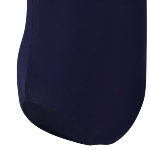 Close-up of the bottom part of the 深藍色女童練習泳衣 <68400616-D1>, featuring a curved seam and smooth fabric, perfect for 女童 as a 練習泳衣 in 游泳課.